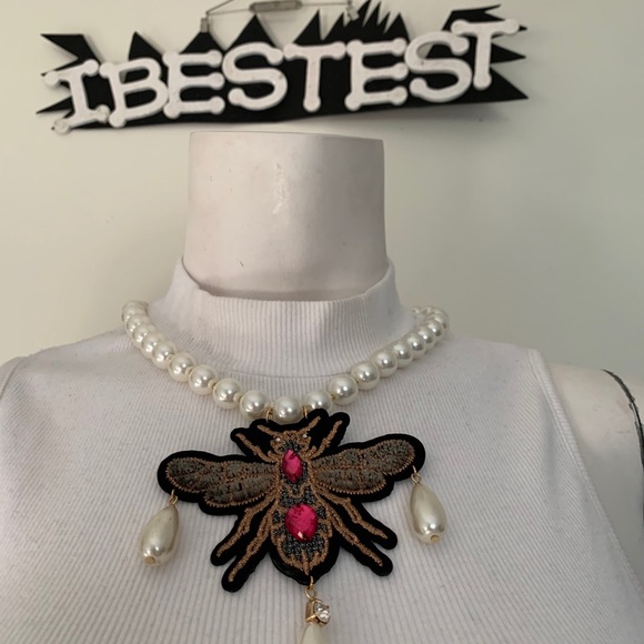 Queen Bee Statement Pearl Necklace - Picture 5 of 10